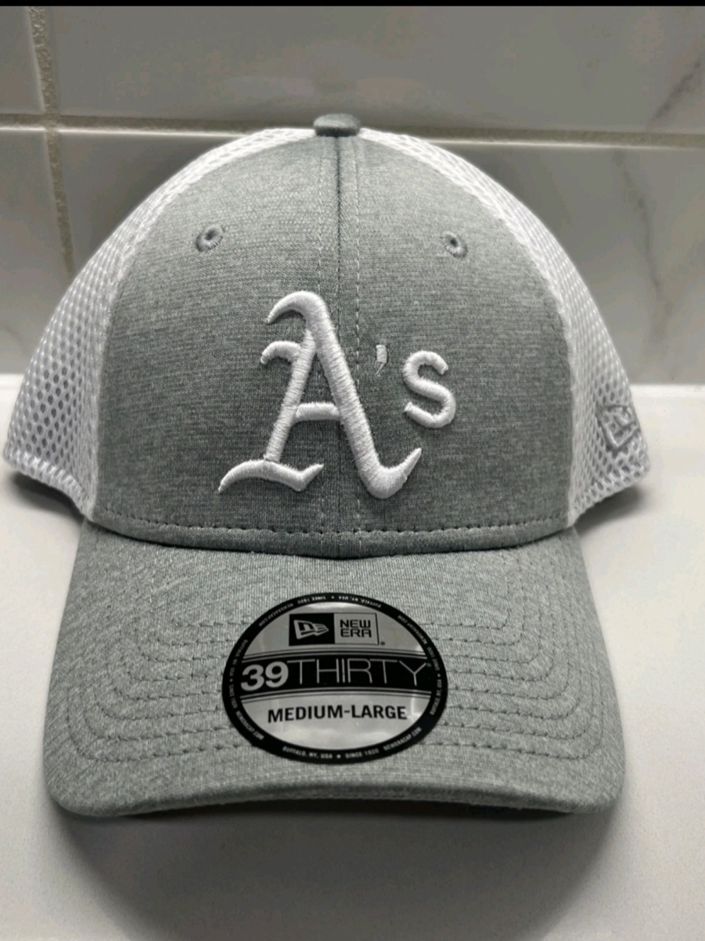New Era 39THIRTY A's Grey & White Mesh Cap NWOT